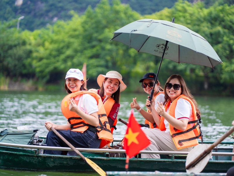 tour-hoa-lu-trang-an-hang-mua-1-ngay-5.jpg (380 KB)