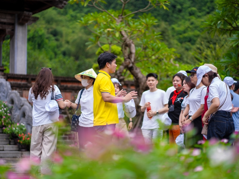 tour-hoa-lu-trang-an-hang-mua-1-ngay-9.jpg (353 KB)