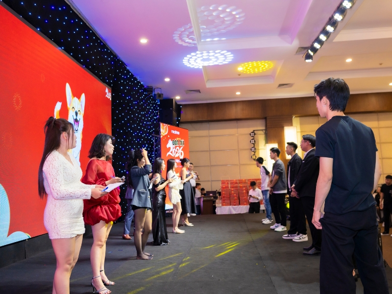 tro-choi-team-building-tren-san-khau-7.jpg (382 KB)