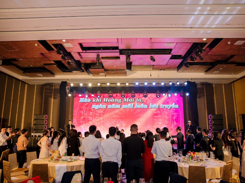 tro-choi-team-building-tren-san-khau-8.jpg (432 KB)